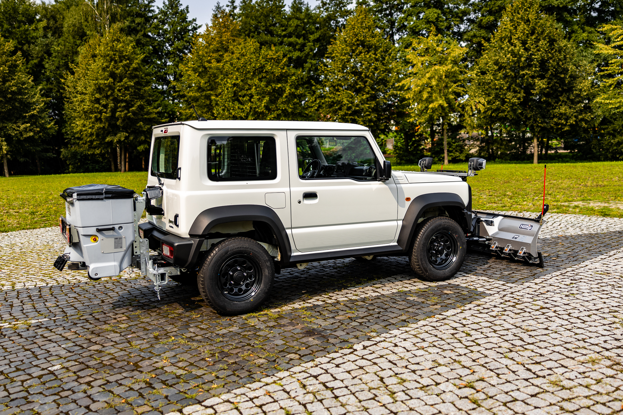 Suzuki Jimny Winterdienst weiß Umbau Winterdienstfahrzeug sofort lieferbar HWNtec