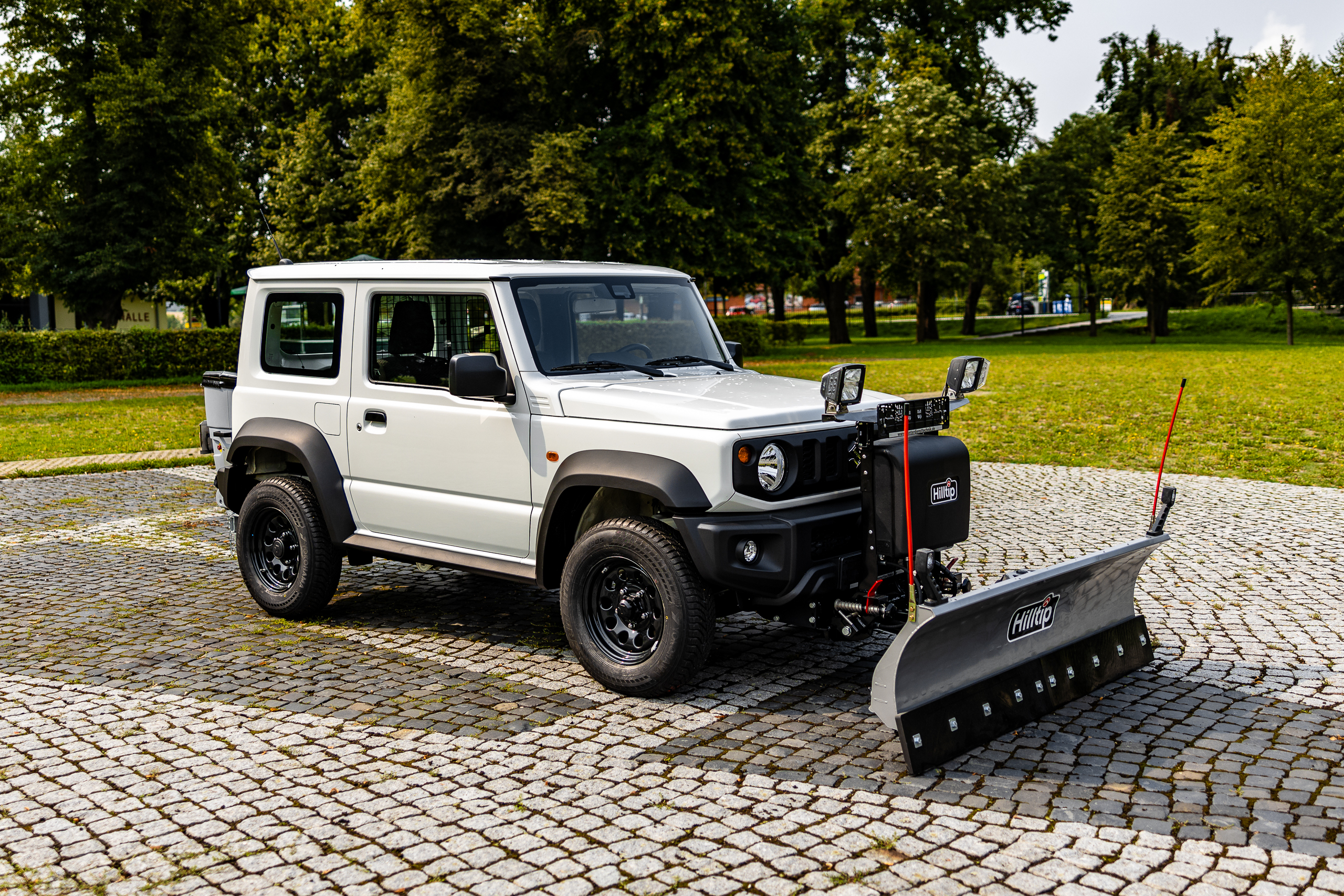 Suzuki Jimny Winterdienst weiß Umbau Winterdienstfahrzeug sofort lieferbar HWNtec
